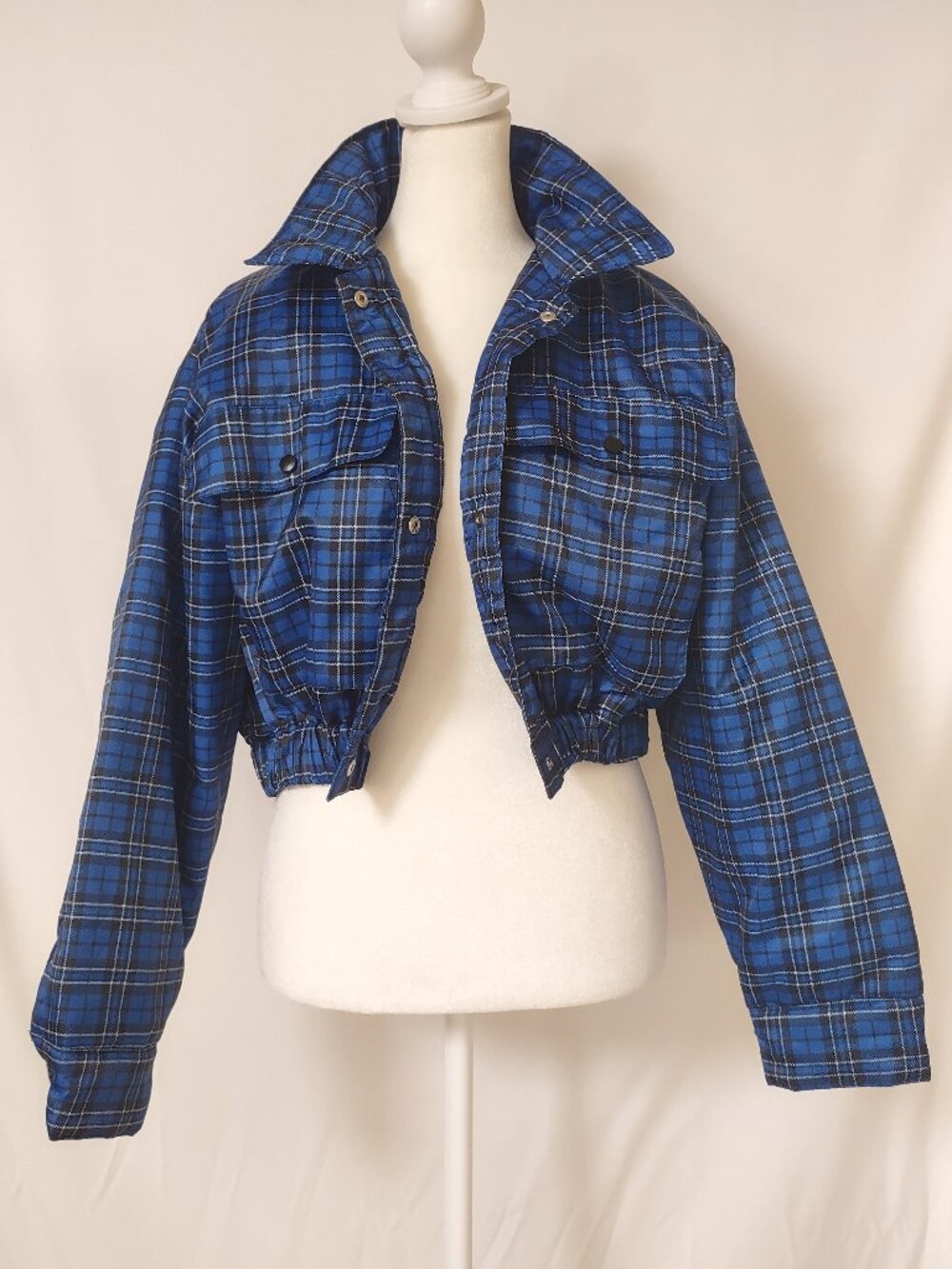Labijou Blue Plaid Cropped Puffer Jacket w/ Dual Chest Pockets